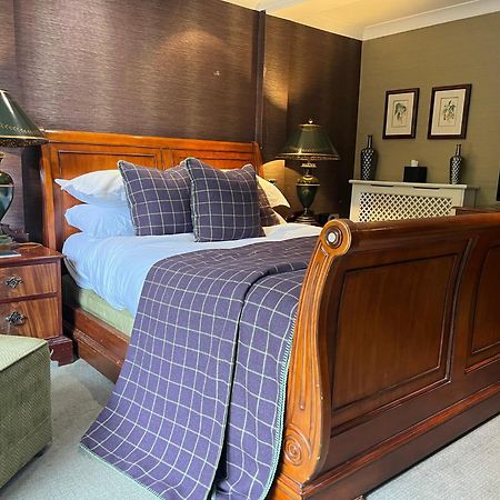Langshott Manor - Luxury Hotel Gatwick Horley Extérieur photo