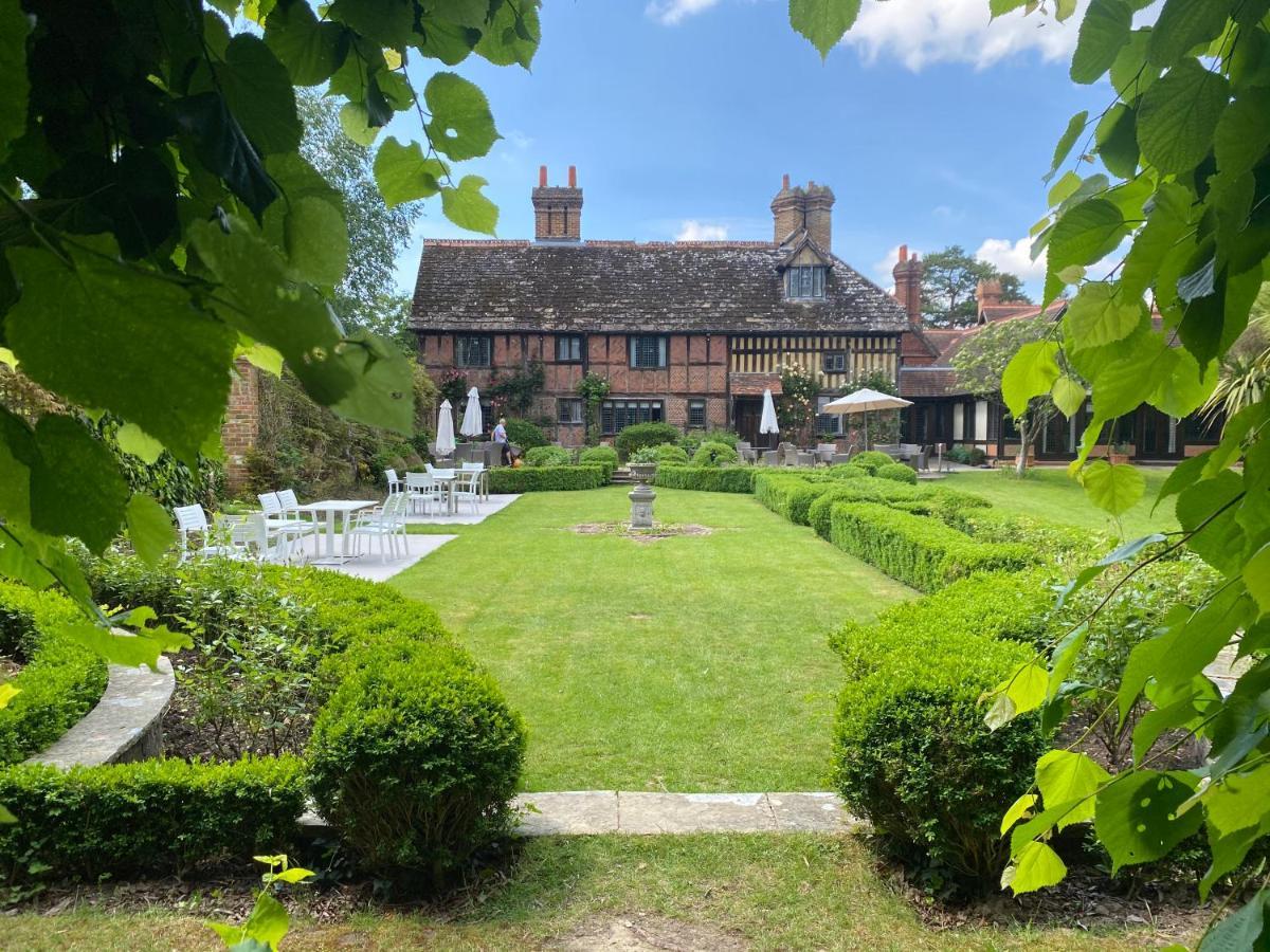 Langshott Manor - Luxury Hotel Gatwick Horley Extérieur photo