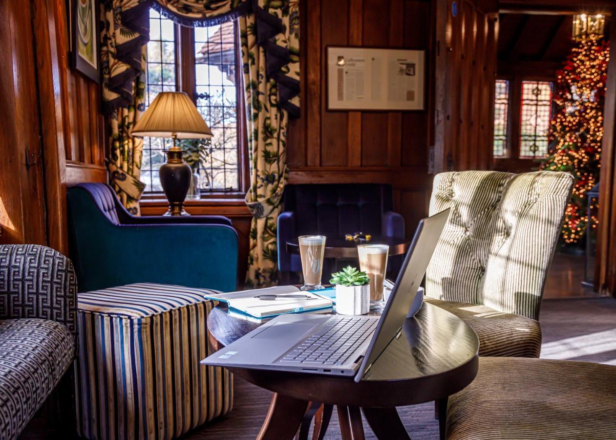 Langshott Manor - Luxury Hotel Gatwick Horley Extérieur photo