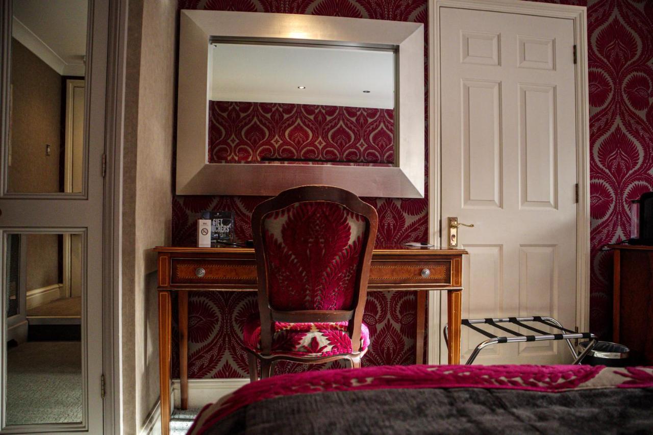 Langshott Manor - Luxury Hotel Gatwick Horley Extérieur photo