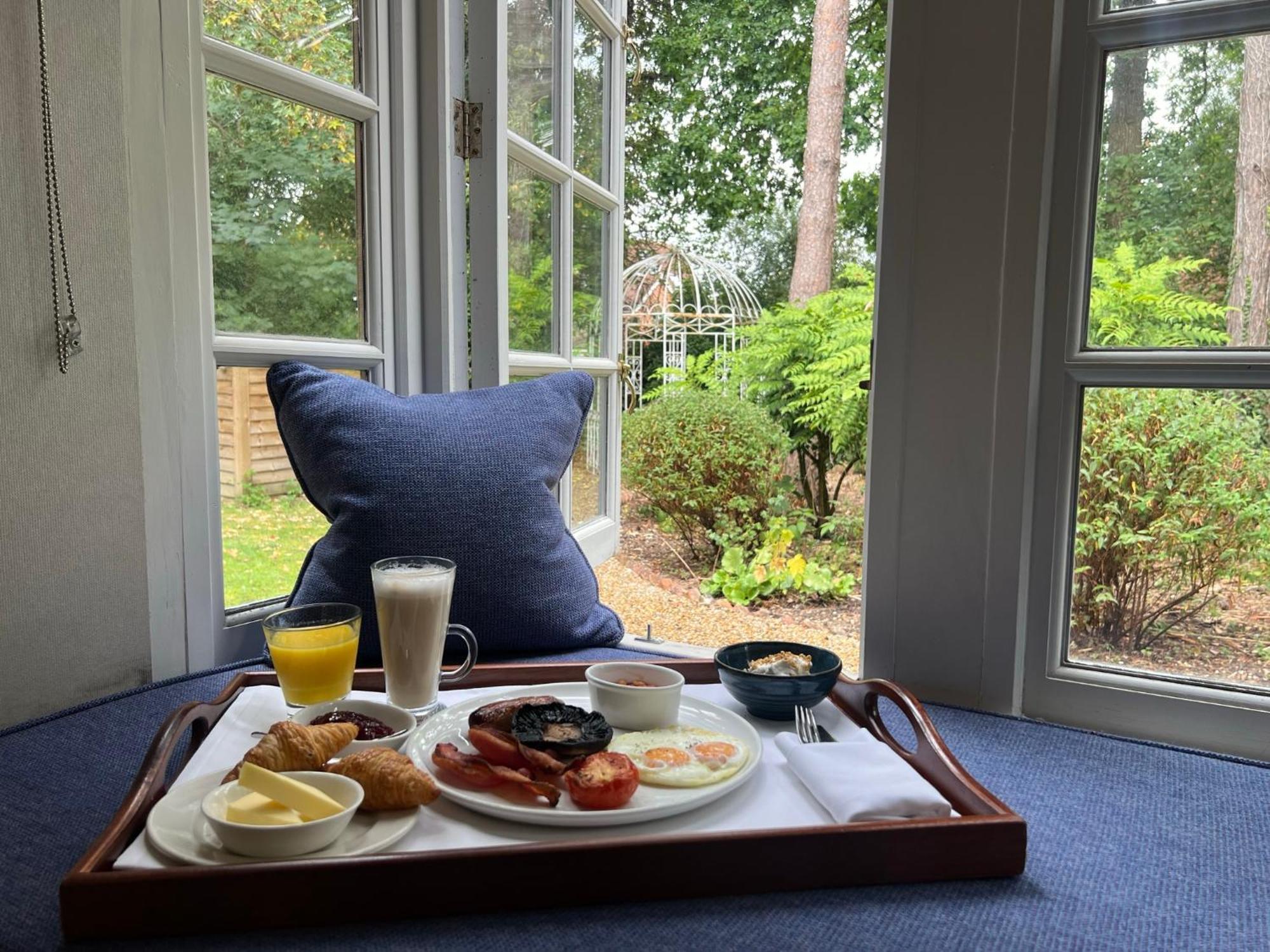 Langshott Manor - Luxury Hotel Gatwick Horley Extérieur photo
