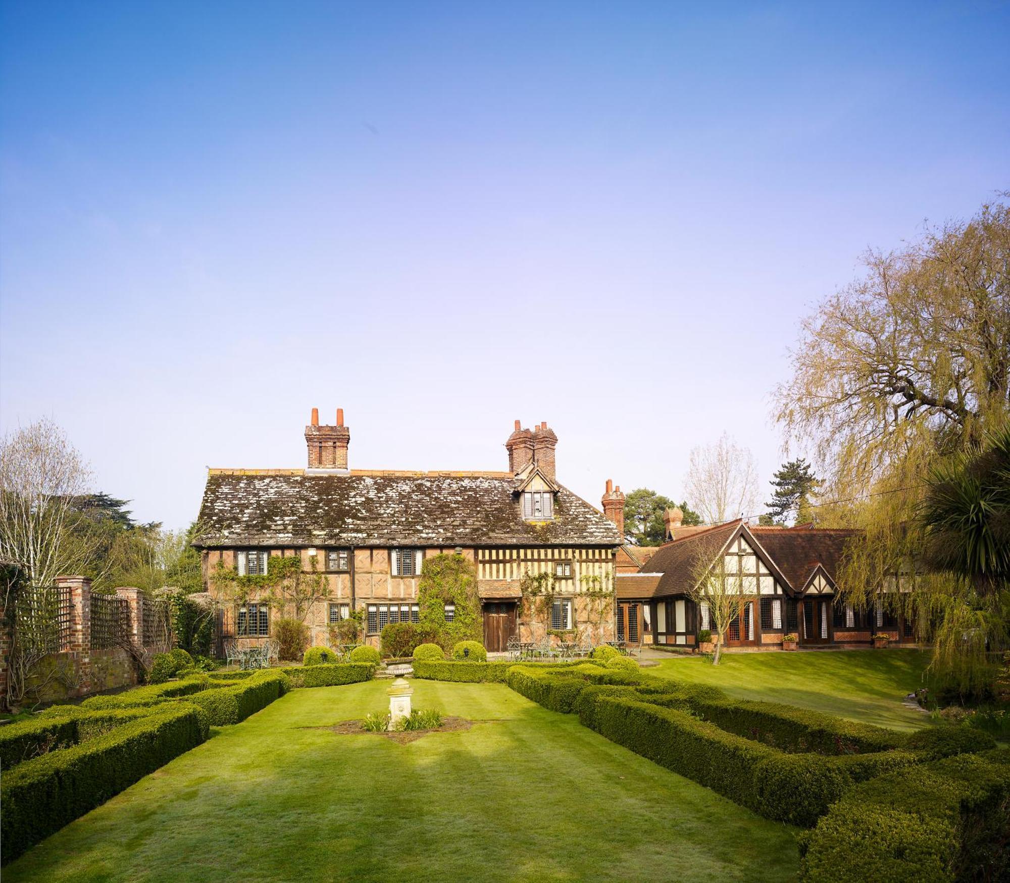 Langshott Manor - Luxury Hotel Gatwick Horley Extérieur photo