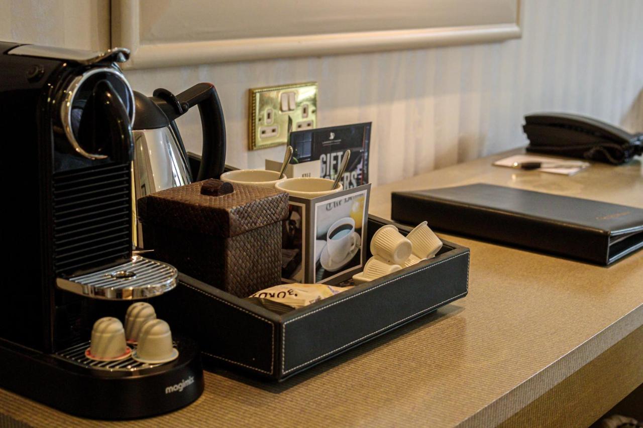 Langshott Manor - Luxury Hotel Gatwick Horley Extérieur photo