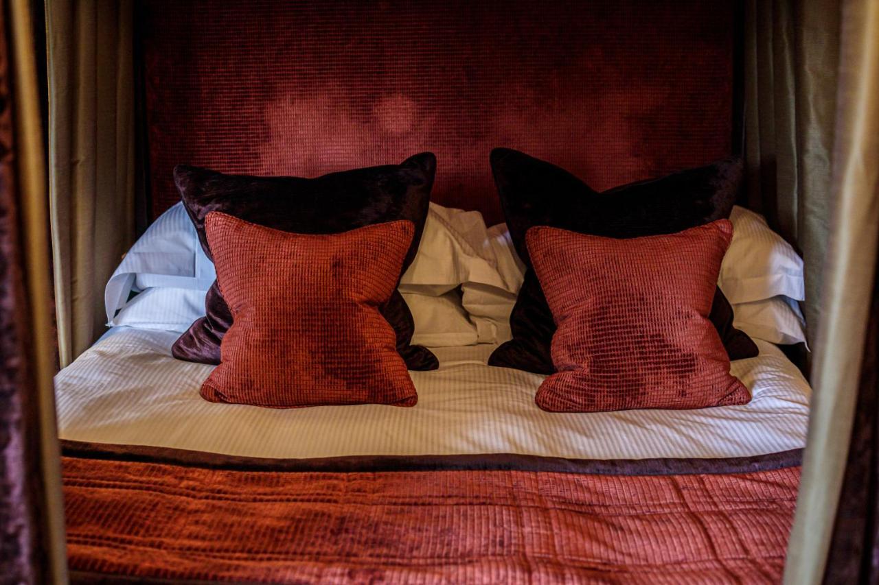 Langshott Manor - Luxury Hotel Gatwick Horley Extérieur photo